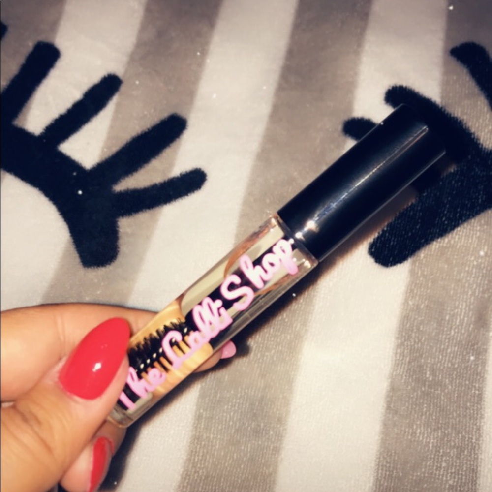 Vegan eyelash serum